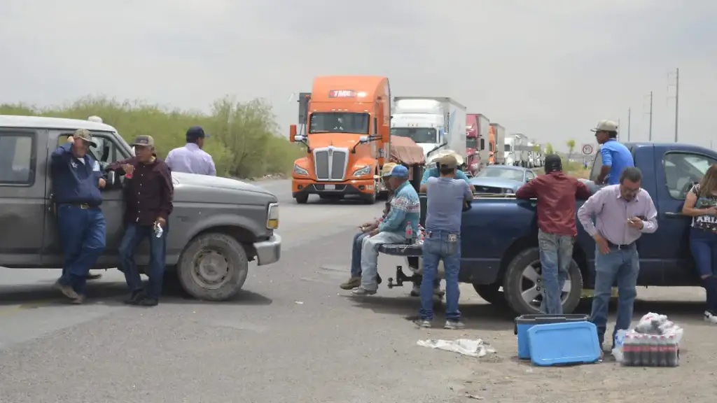 Productores lecheros de Delicias advierten nuevo bloqueo carretero por retrasos en los pagos de Leche para el Bienestar