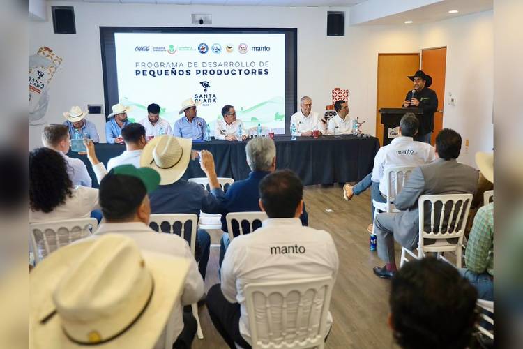 Sader Jalisco y Santa Clara impulsan programa para integrar a pequeños lecheros de Altos Norte a la cadena formal