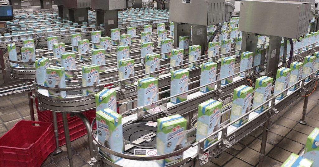 Adeudos de Leche para el Bienestar golpean a lecheros