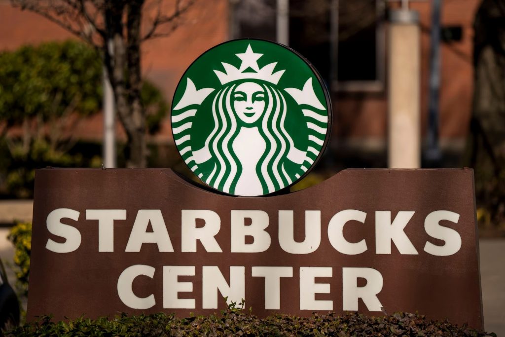 Demandan a Starbucks por bebidas proteicas sin azúcar