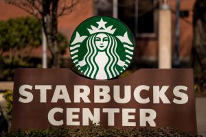 Demandan a Starbucks por bebidas proteicas sin azúcar