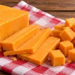 Retiran queso cheddar de leche cruda por riesgo de E. coli Retiran queso cheddar de leche cruda por riesgo de E. coli